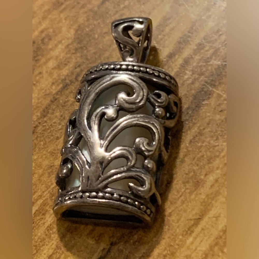 Sterling Silver pearl Pendant.